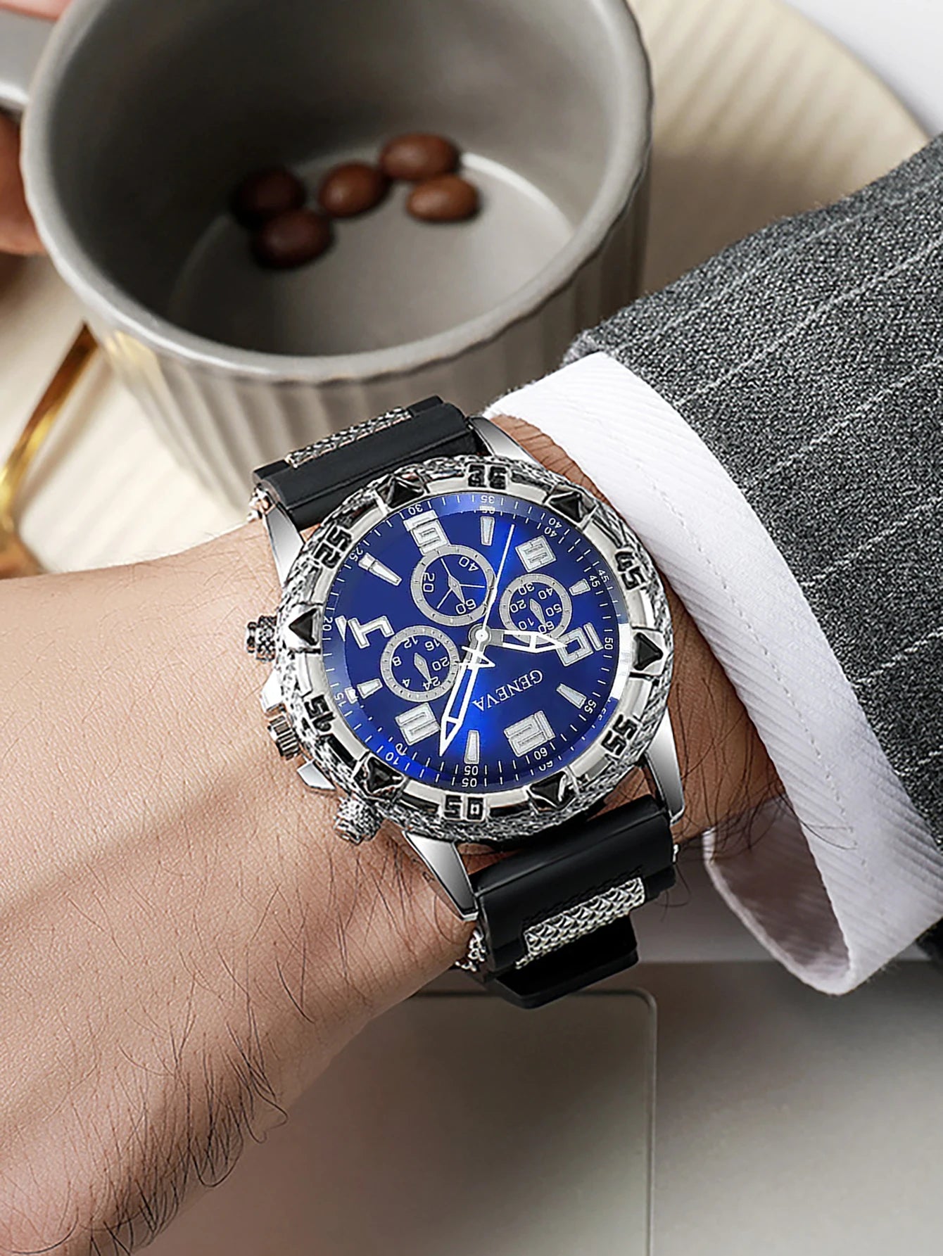 Men's round Case Quartz Watch And Bracelet Set Suitable for Daily Wear Birthday Gift，NO BOX Qme