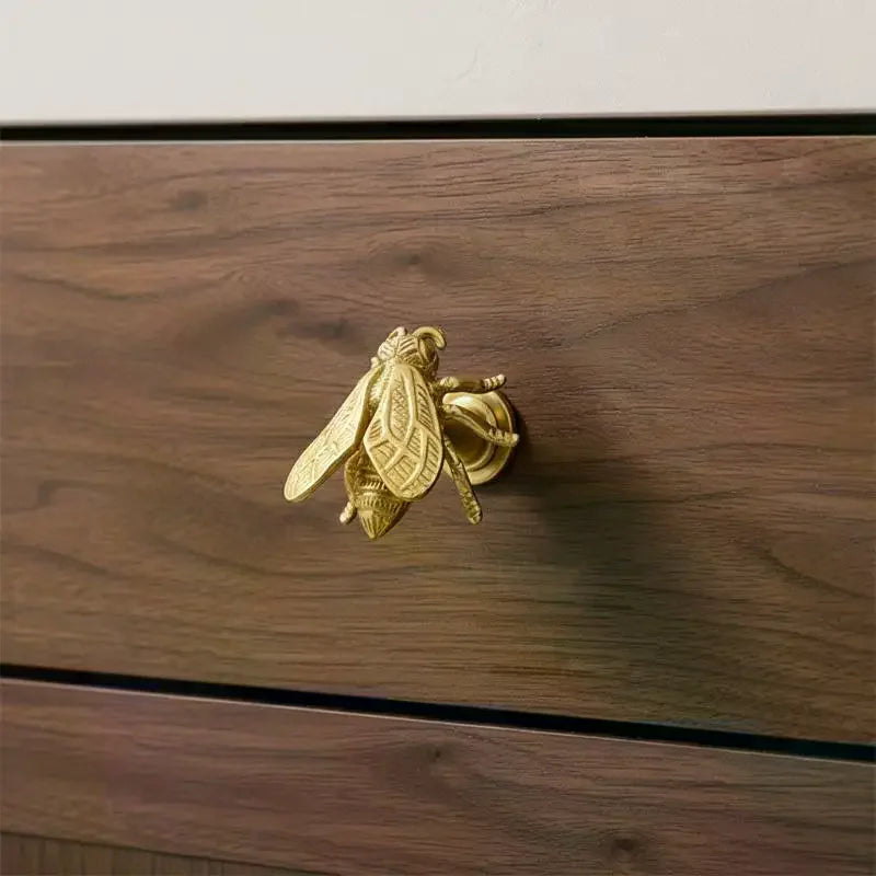 Creative Retro Bee Brass Handle Vintage Single Hole Cabinet Door Knobs Gold Furniture Hardware Wardrobe Drawer Pulls Dresser Qme