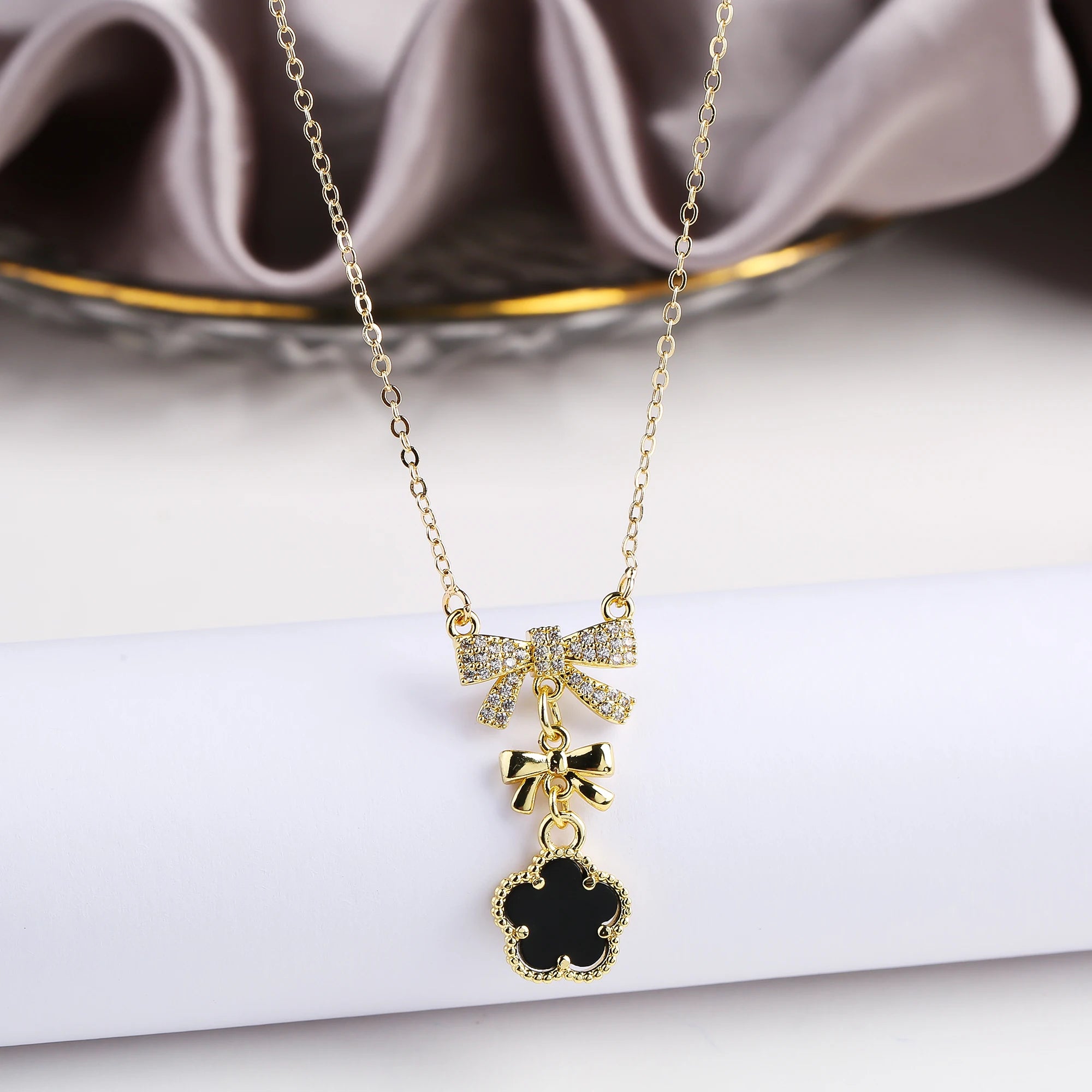 10 Color Natural Stone Five Leaf Flower Pendant Fashion Zirconia Bowknot Choker Chain Classic for Woman Brand Jewelry Clover Qme Black