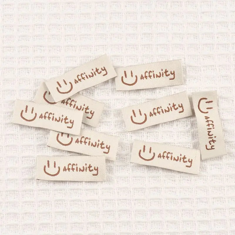 50pcs 15×40mm Colorful smiling face Face Pattern Embroidery Label Overlock DIY Clothing Handmade Accessories Without Gum cp3877 Qme cp3789-2