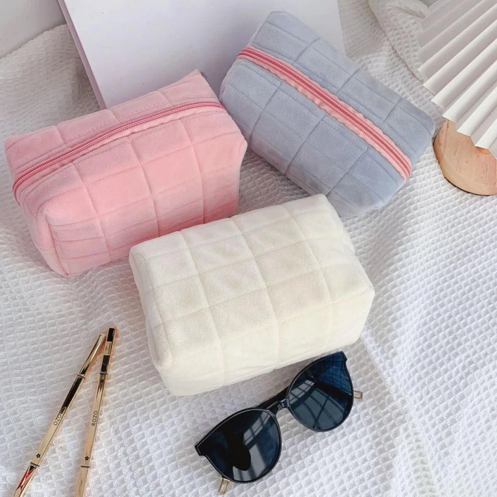 Cute Plush Makeup Bag for Women Portable Travel Small Cosmetic Bags Solid Color Zipper Toiletry Bag Washing Pouch Storage Bags Qme