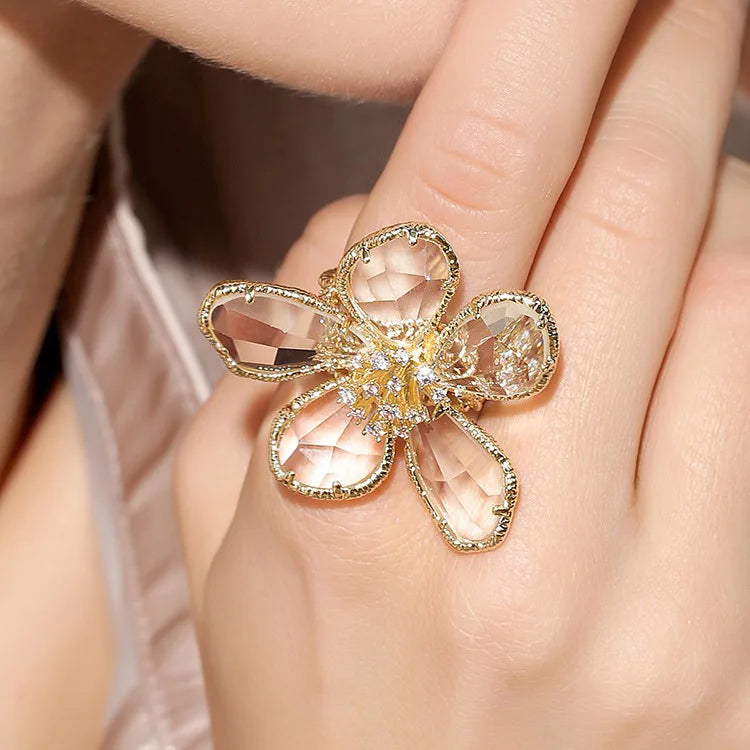 Personality Exaggerated Crystal Flower Ring Womanly Fashion Open Ring Women's Cocktail Party Luxury Jewelry Gifts Qme WHITE resizable