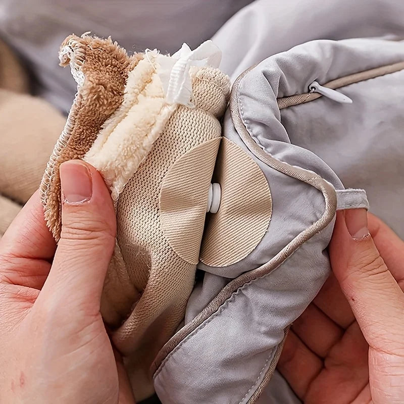 10/20 pairs of round non-ironing quilt snaps and pin clips to keep the quilt firmly positioned within the quilt cover. Qme