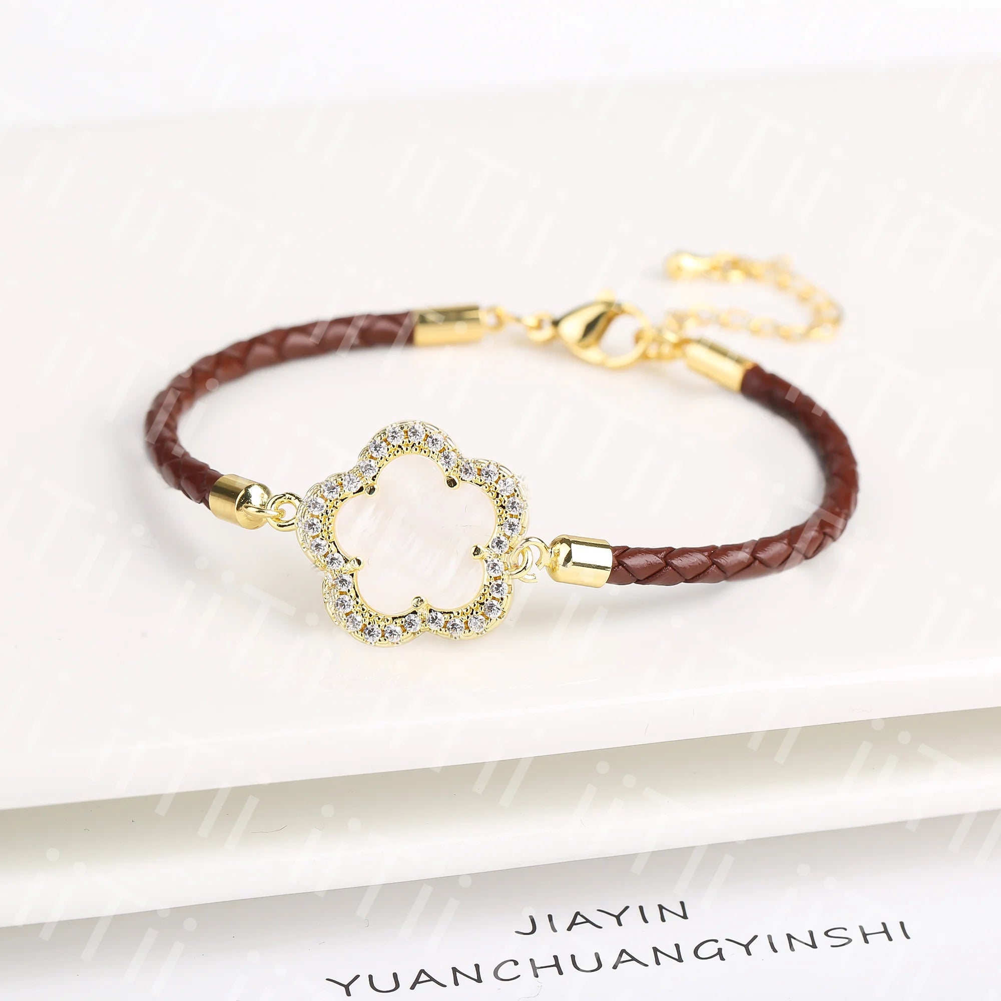 2024 Classic Shiny Zirconia Stone Five Leaf Flower Leather Braided Bracelet Fashion for Women Party Brand Jewelry Daily Wear Qme Color 13