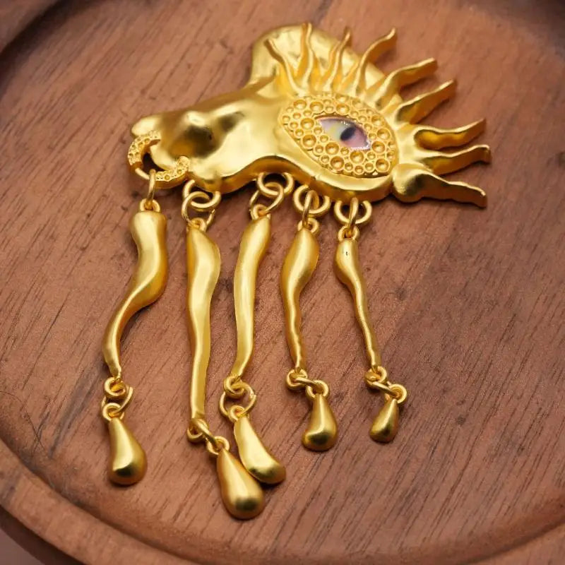 Pleated Devil's Eye Brooch Alloy Keyhole Shape Glaze Luxury Badge Pin Trendy Tassels Banquet Clothes Metal Pin Qme A2
