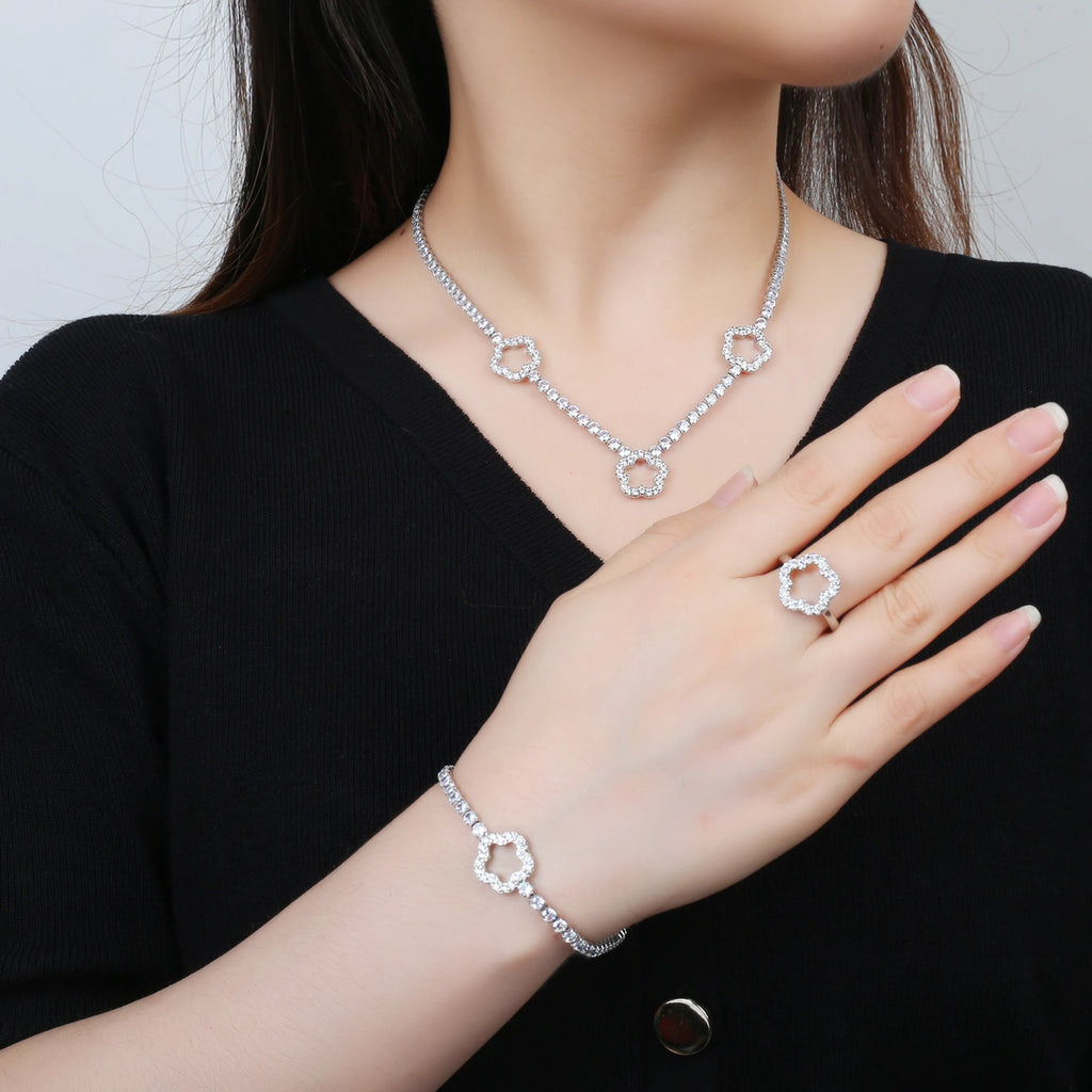 High Quality Zirconia Five-Leaf Flower Ladies Charm Necklace Fashion Plant Plum Blossom Choker Chain Jewelry For Daily Wear Qme