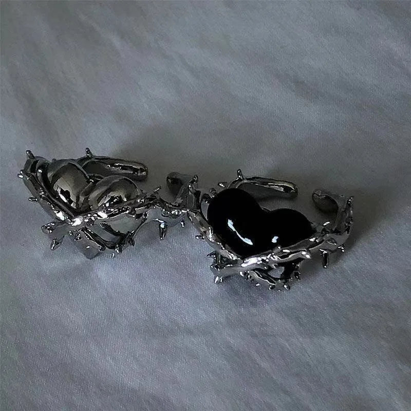 Dark Thorns Heart Ring Punk Hip Hop Gothic Lovers Heart Ring Fashion Street Men and Women Jewelry Gifts Qme