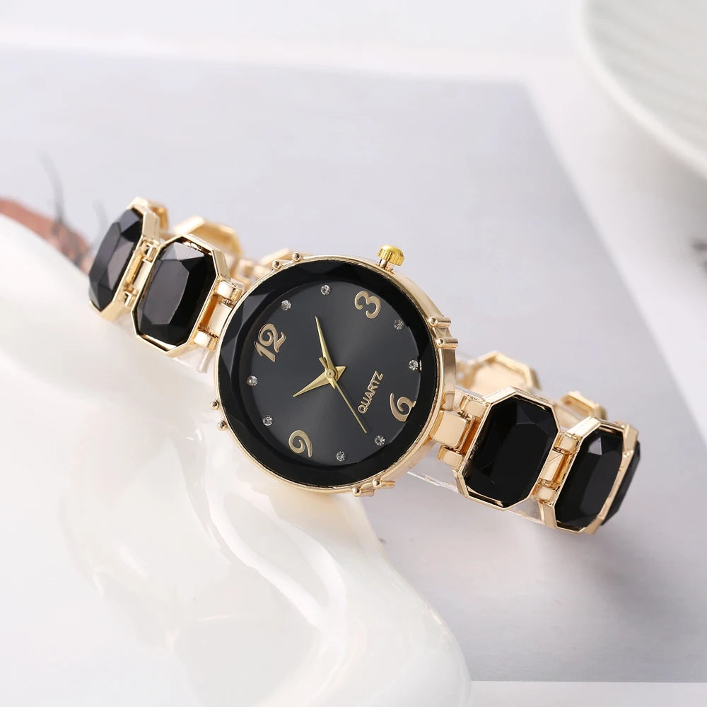 Chic black and gold quartz watch, perfect for both commuting and dates Qme black