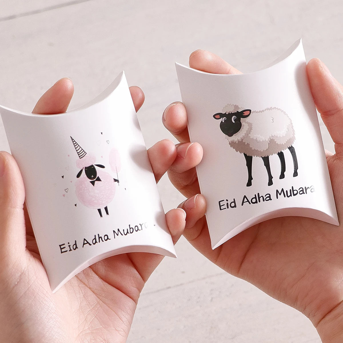 5-Piece Mini Eid Pillow Gift Box with Assorted Lamb Pattern Prints, Small Candy Gift Box for Eid Al-Adha Party Favors, Congratul Qme