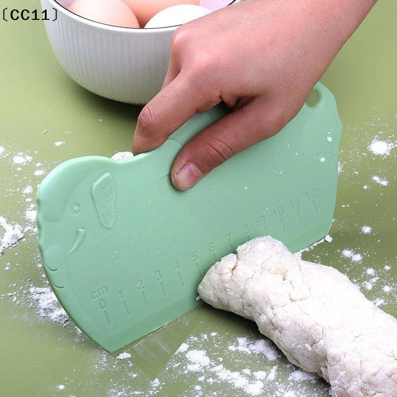 Graduated Plastic Dough Scraper Convenient Practical Kitchen ToolCC11 Qme