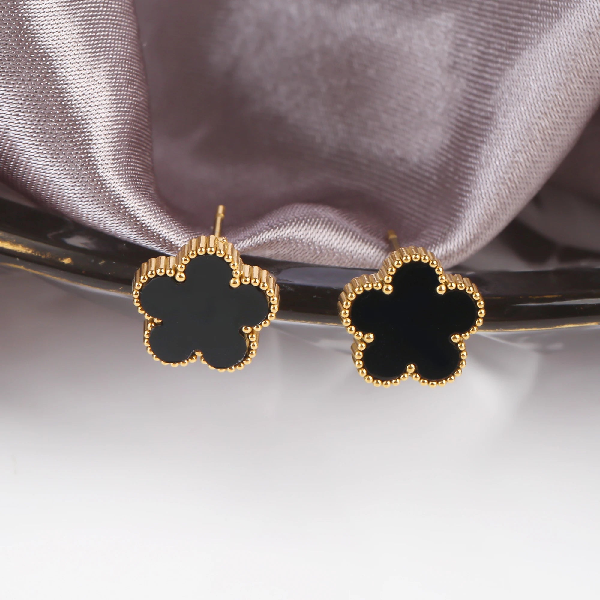 Classic Stainless Steel Five Leaf Flower Set Bracelet Necklace Earrings Luxury for Woman Party Daily Wear Jewelry Free Shipping Qme Black Earrings