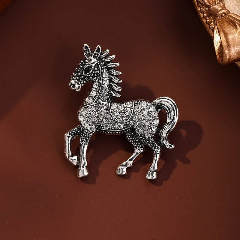Classic Horse Brooches For Women Zodiac Animal Lapel Pins Casual Party Accessories New Year Gifts Friends Qme A7