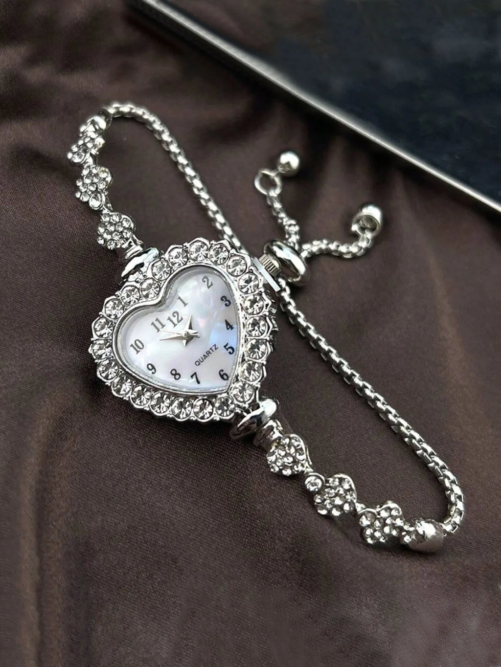 Fashionable heart-shaped fine strap diamond floral ladies' watch with adjustable bracelet Qme