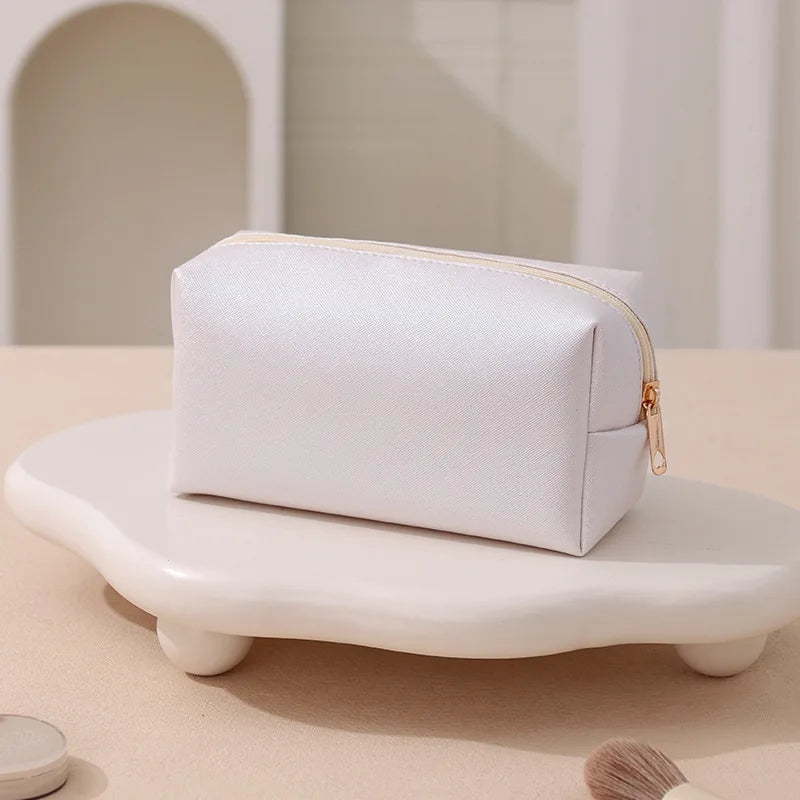 A 1pcs PU Leather Portable Toiletry Bags Waterproof Travel Make Up Bags for Women Small Medium Large Cosmetic Organizer Bags Qme Pearl white small