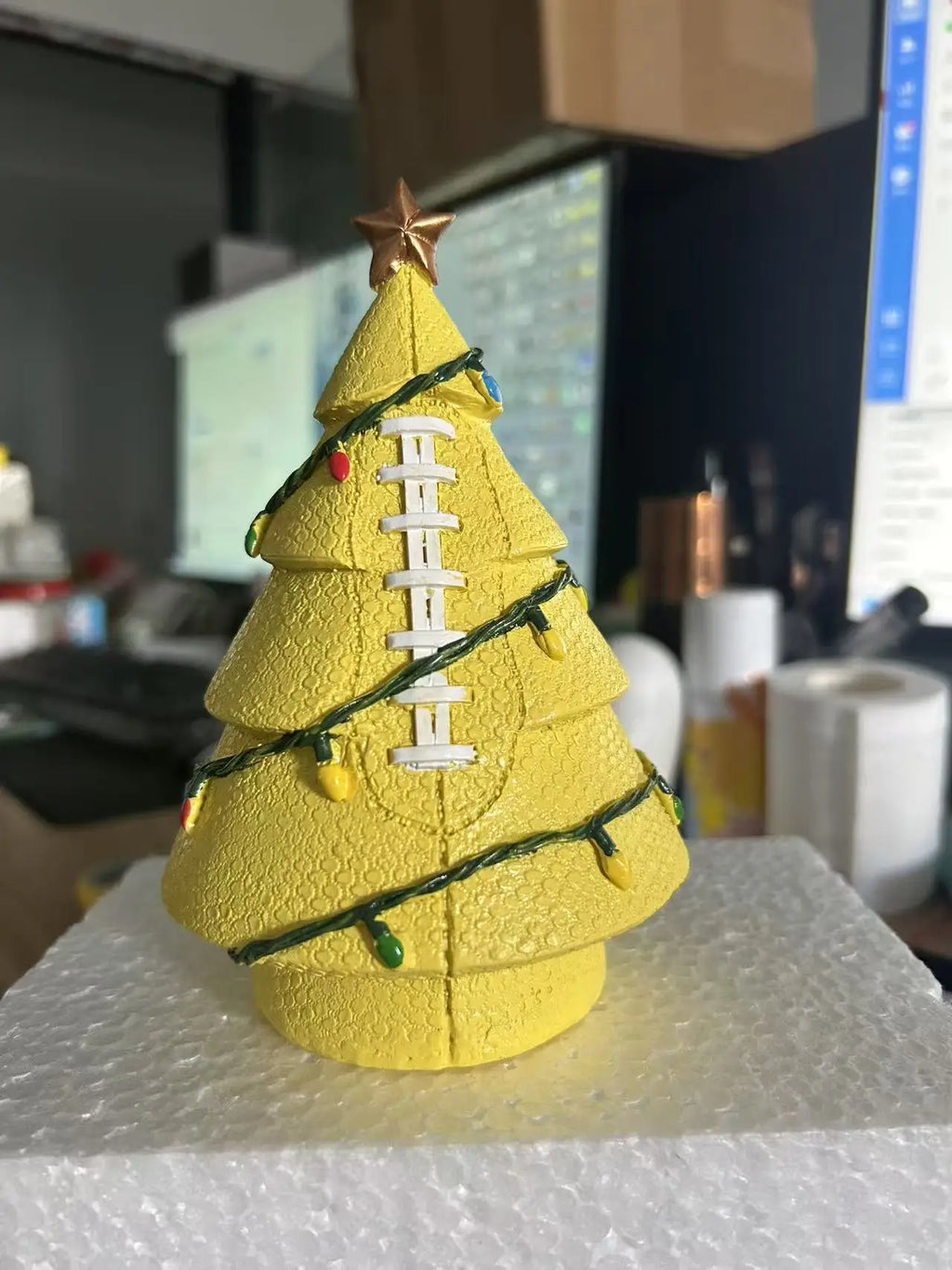 Unique Football Basketball Theme Resin Crafted Christmas Tree Ornament for Indoor Decorations Christmas Tabletop Decoration Qme
