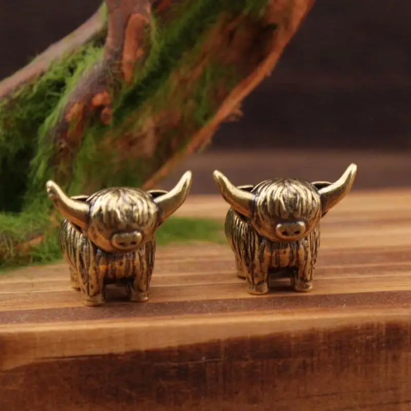 ^Mini Retro Brass Wall Highland Cattle Sculpture Hand Toy Gift Keychain Ornament Home Office Desk Decorative Ornament Qme