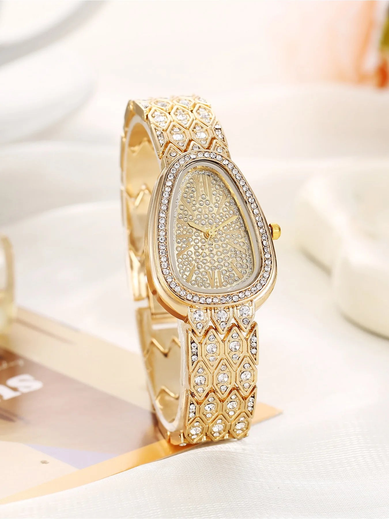 1-piece exquisite and versatile women's watch set, fashionable quartz watch, casual steel strip watch, women's watch Qme Gold