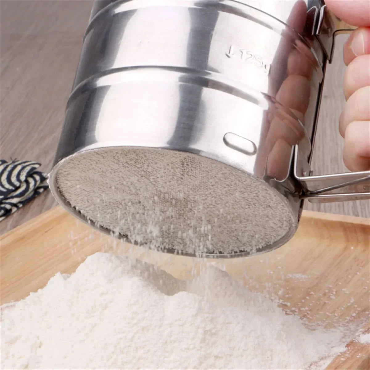 Diamond Pattern Flour Sifter For Baking Powder Sugar Shaker With Hand Press Design Fine Mesh Stainless Steel Flour Sifter Sieve Qme