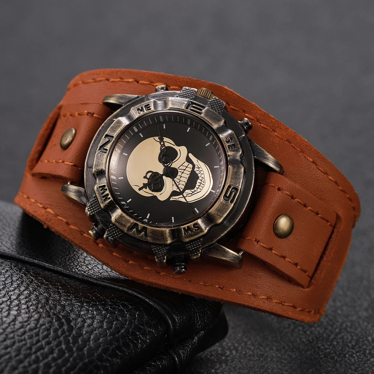 Vintage Skull Men Watch Wide Leather Strap Compass Bezel Punk Style Large Dial Quartz Wrist Watch for Male Qme