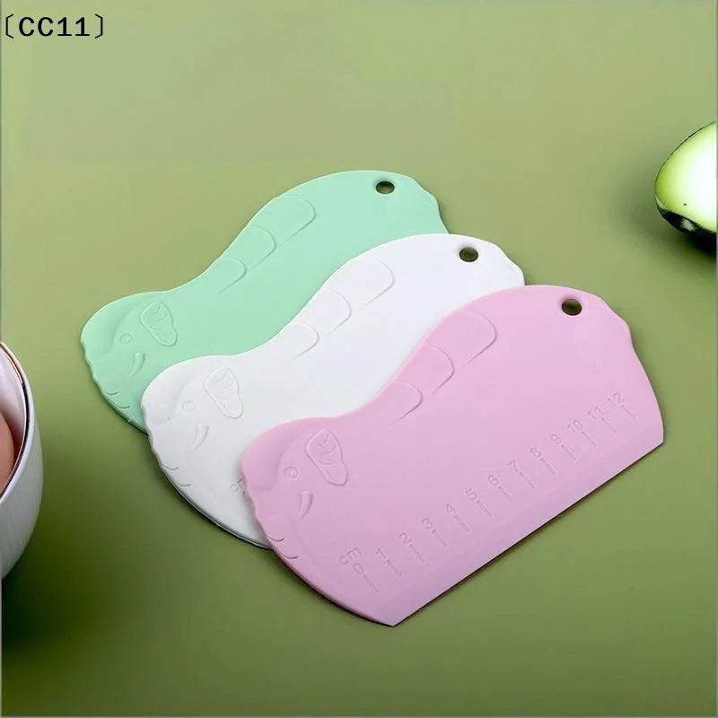 Graduated Plastic Dough Scraper Convenient Practical Kitchen ToolCC11 Qme