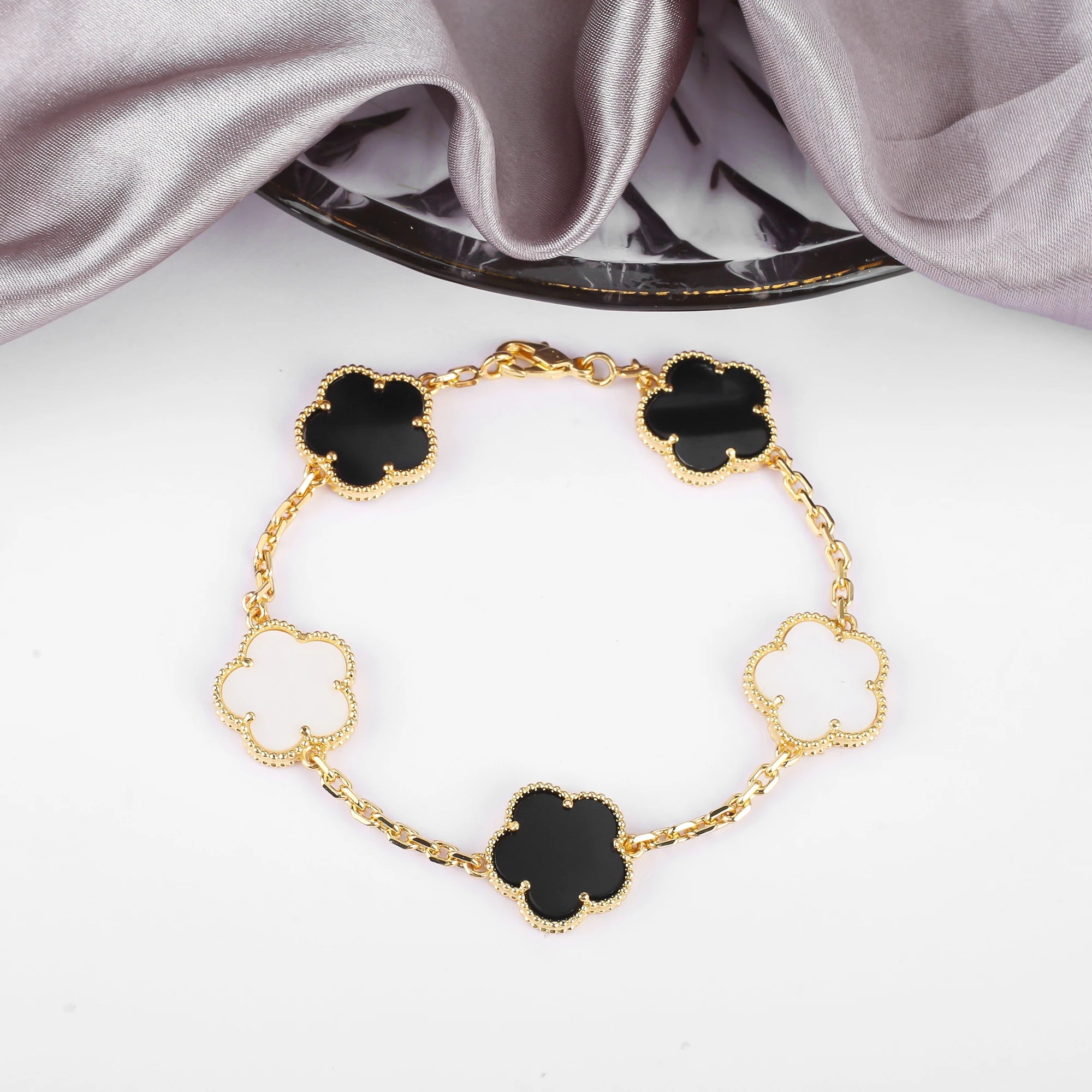 Classic 10 Colors 15mm Five-Leaf Flower Bracelet Simple Lucky Gold Silver Women'S Bracelet For Daily Wear Jewelry Free Shipping Qme White Black