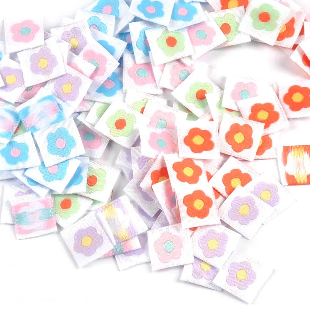50Pcs Cute Flower Embroidery Mini Labels For Sewing Accessories Knitting Garment Bag Hat Tags DIY Kids Clothing Supplies 15*16mm Qme