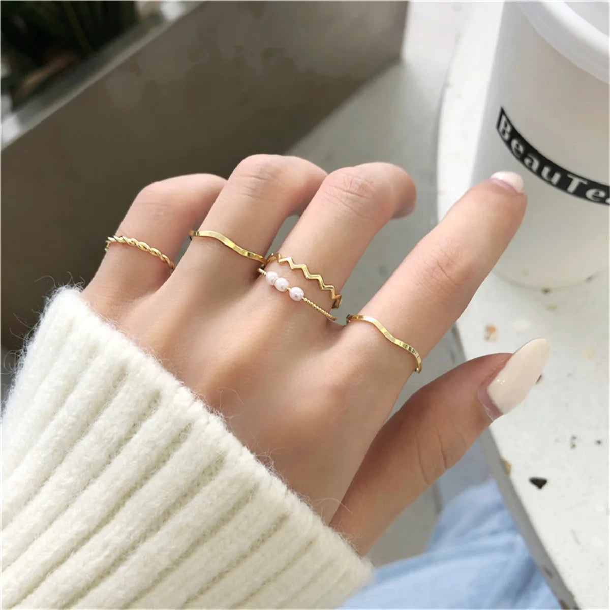 5pcs/set Rings for Women Simple Three Pearl Wavy Metal Twist Combination Joint Ring Trendy Personality Golden Party Jewelry Gift Qme 2 resizable