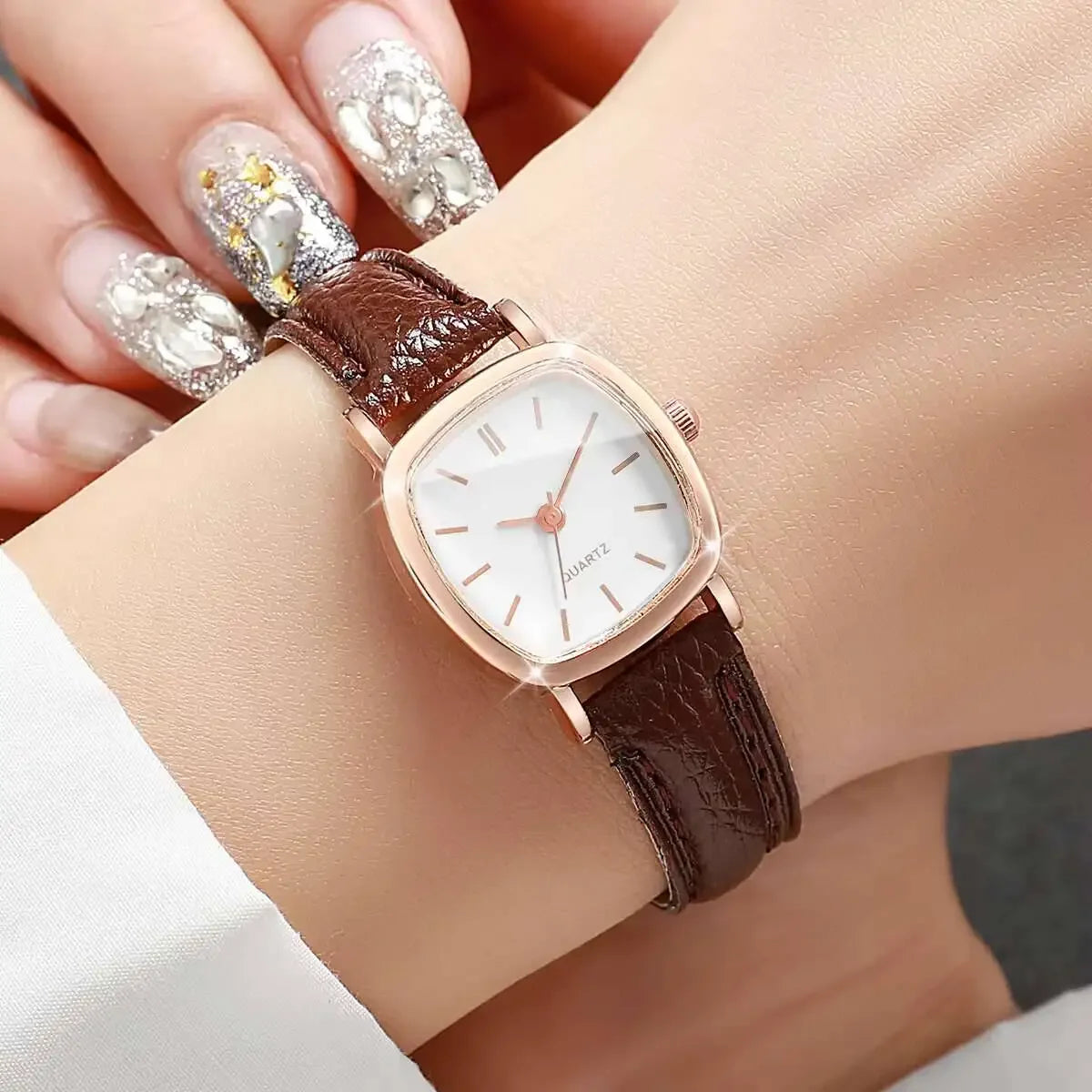 1 pcs Fashion Small Dial Female Strap Watches Simple Ladies Quartz Wrist Watches Qme brown-white
