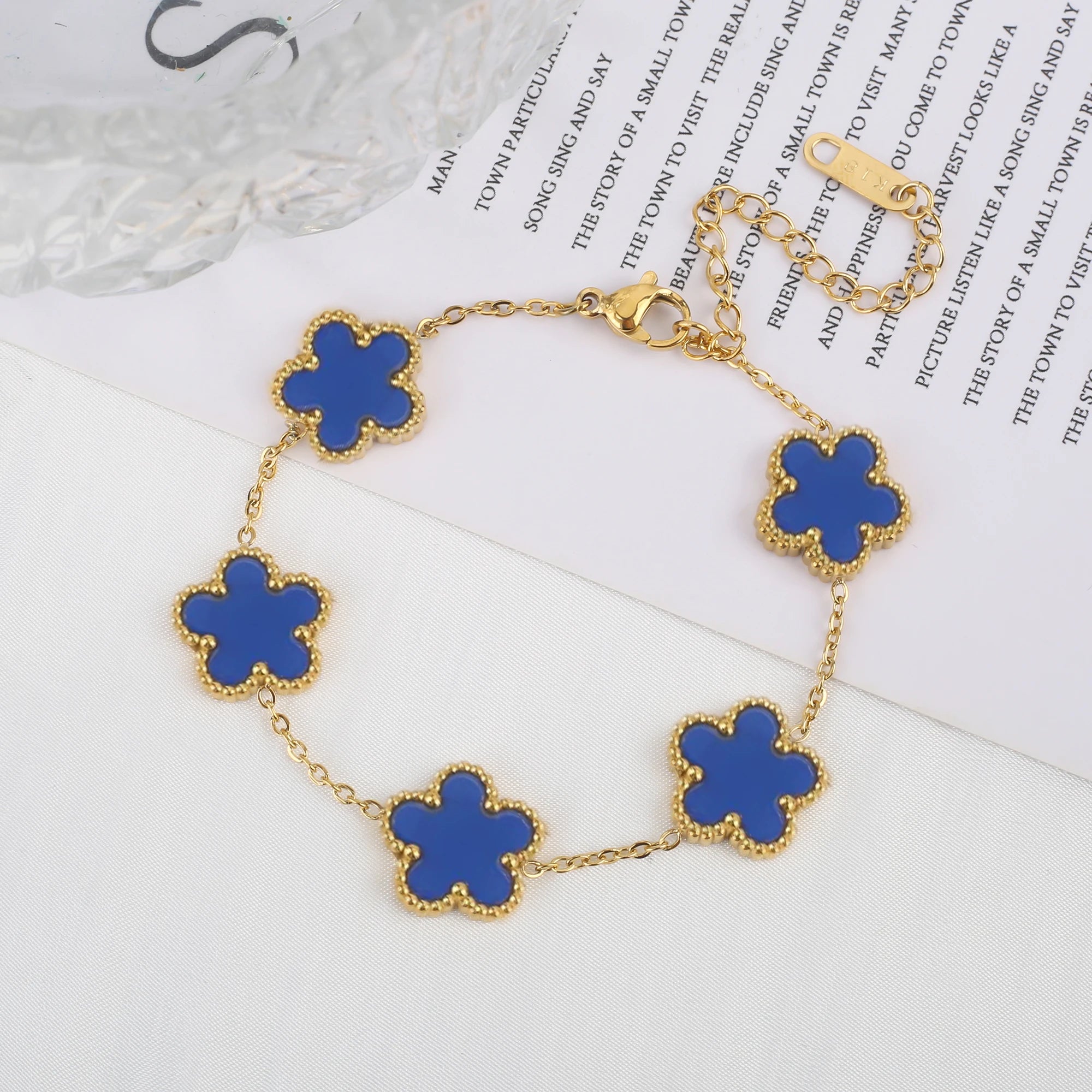 Light Luxury Stainless Steel Hot Sale Black and White Shell Five Leaf Flower Bracelet Simple Woman Fashion Daily Party Jewelry C Qme Bracelet 6