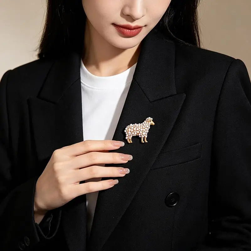Elegant Sheep Goat Shaped Brooch Rhinestone Pearls Lapel Pin Animal Brooch Perfect For Daily Wear Party Dresses Qme