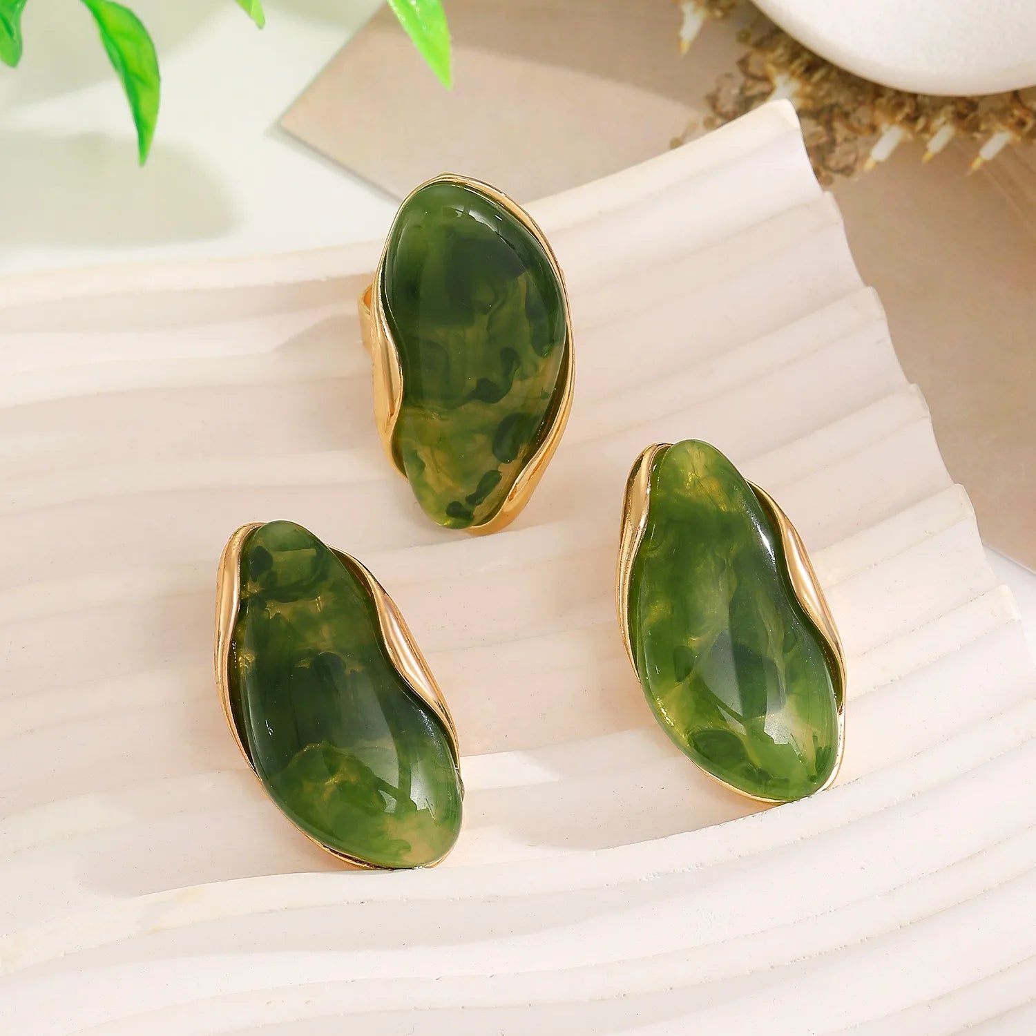 Vintage Irregular Resin Alloy Stud Earrings & Ring - Women's Coffee Color Fashion Elegant Stud Earrings & Ring Jewelry Set Qme