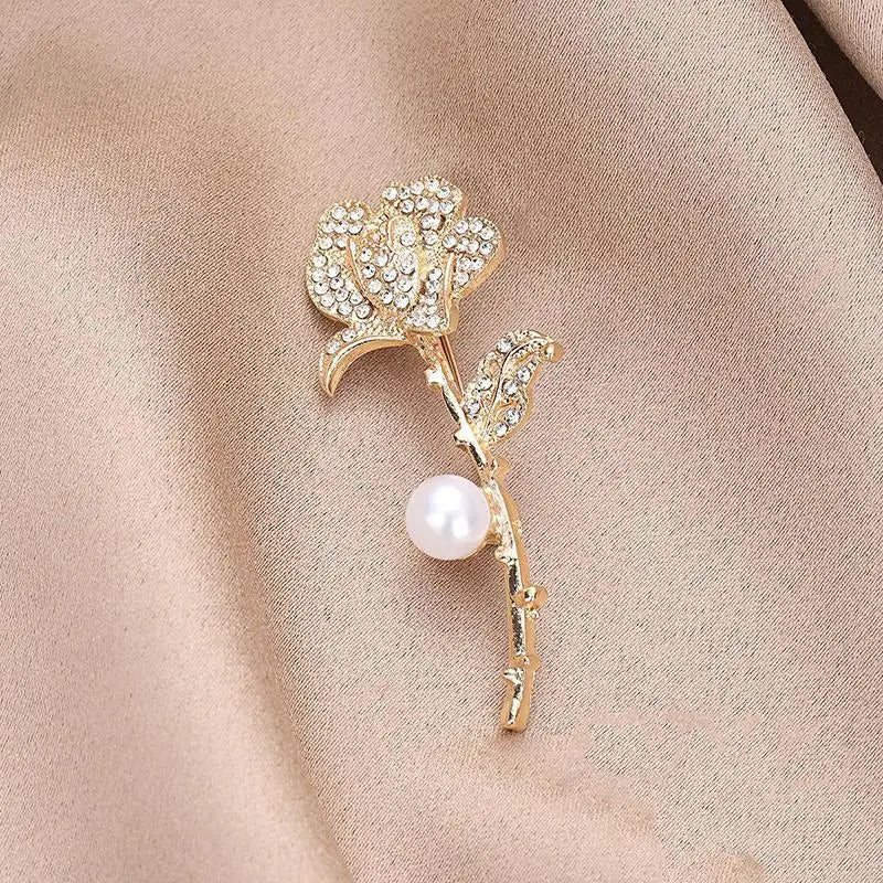 Elegant Gold Color Rose Flower Brooches For Women Alloy Rhinestone Bouquet Brooch Wedding Coat Dress Decoration Gifts Qme A2