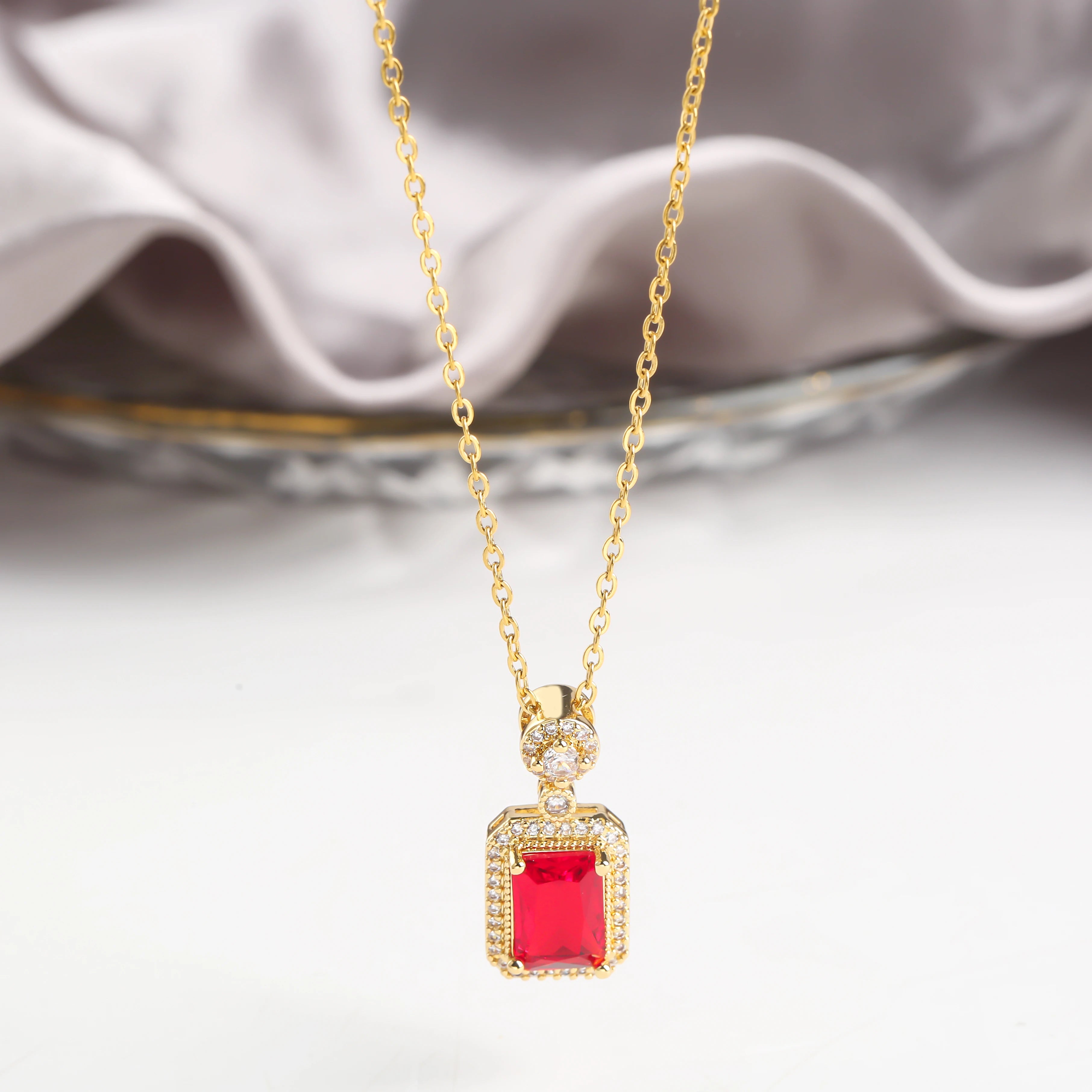 Top Quality Women Girls Square Crystal Choker Fashion Geometric Pendant Luxury Holiday Jewelry Gifts Accessories Wholesale Qme Red
