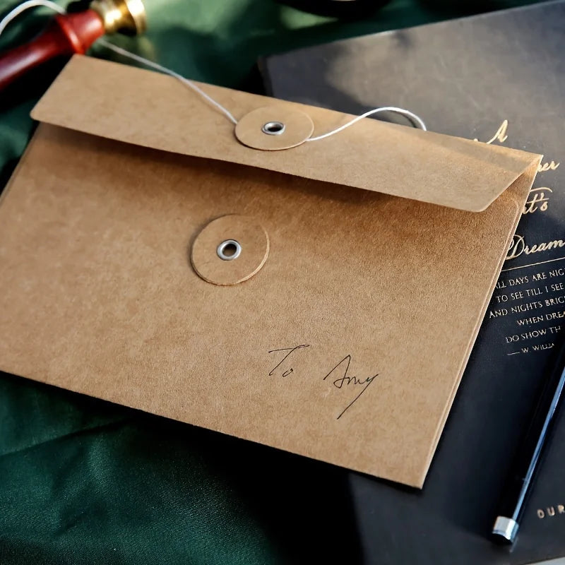 Set of 20 Retro-Style Brown Kraft Paper Envelopes Measuring Qme