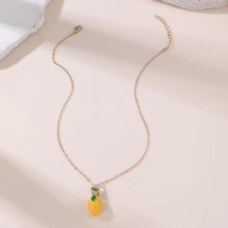 Dainty Lemon Green Leaf Pendant Necklace Silver Plated Skin-Friendly Fashion Jewelry for Women Graduation Gift Qme
