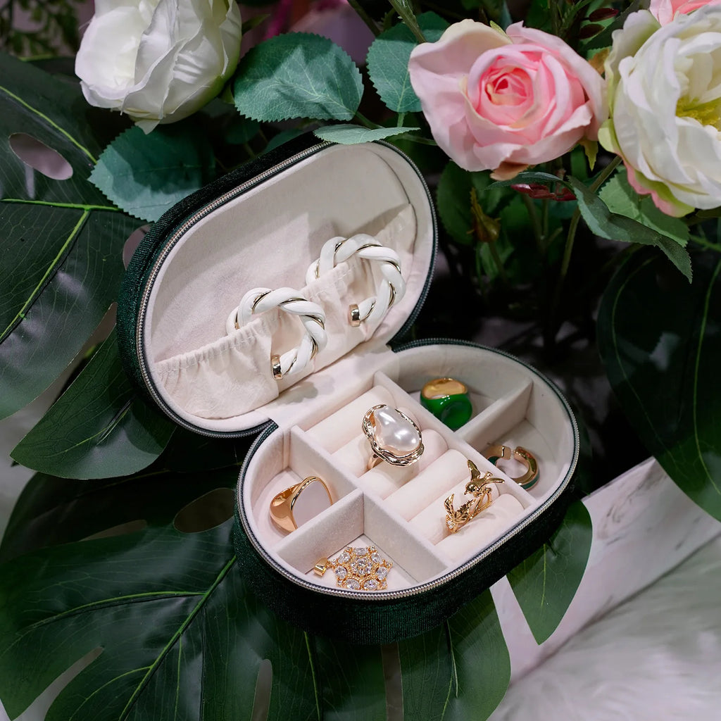 New Arrival Oval-Shaped Velvet Mini Jewelry Box Organizer for Rings Earrings Bracelets Necklace Jewelry Case for Ring Hot Sale Qme