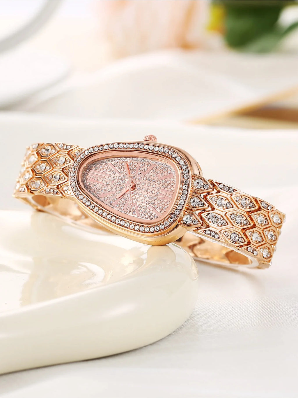 1-piece exquisite and versatile women's watch set, fashionable quartz watch, casual steel strip watch, women's watch Qme