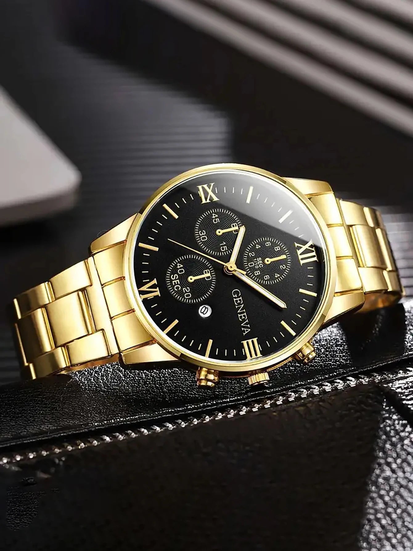 A men's quartz watch paired with a bracelet, necklace and ring. Suitable as a birthday gift. Does not include the box. Qme