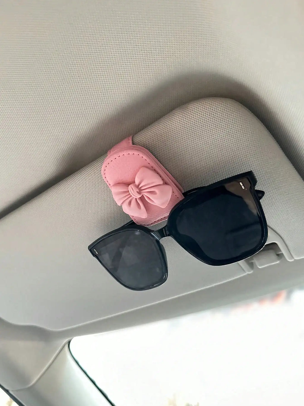 Car Sun Visor Glasses Clip Bow Cute Pink Interior Sunglasses Storage Qme