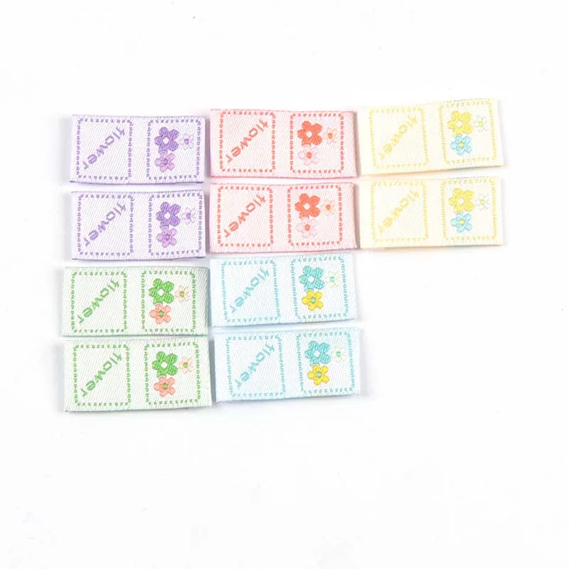50pcs Mini Flower Pattern Embroidery Labels For DIY Crafts Accessories Clothing Tags Sewing Hats Bags Supplies 30x15mm c3611 Qme