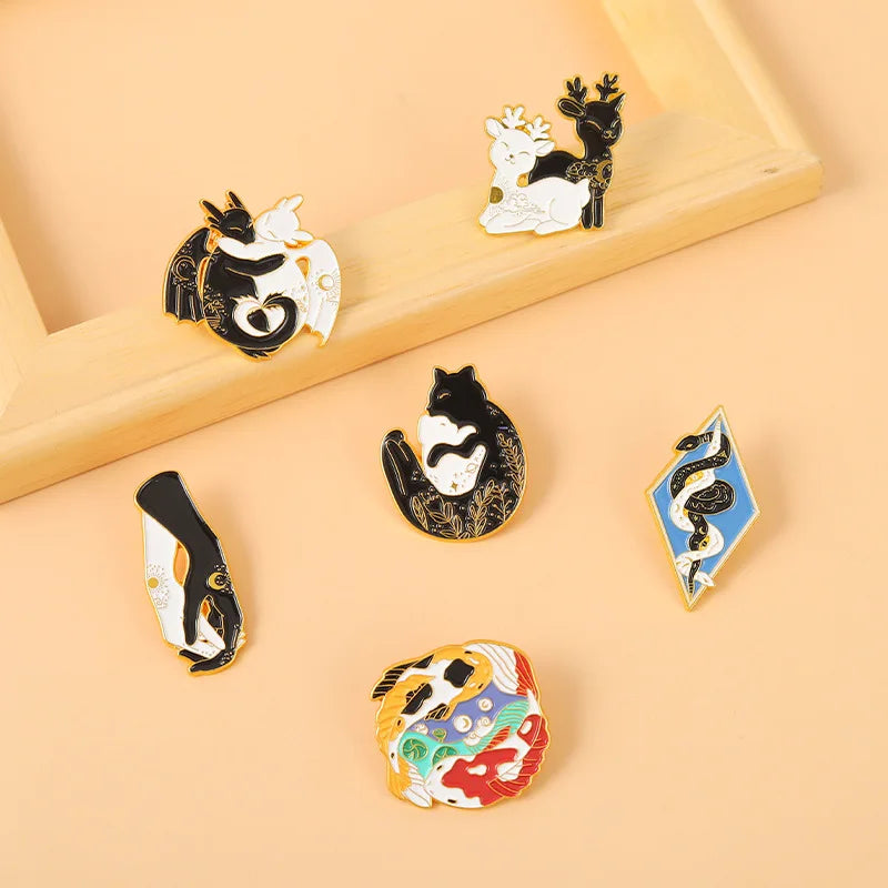 Black White Animal Enamel Pins Snake Cat Dragon Metal Brooches Badge Jewelry Punk Jeans Hat Lapel Clothes Women Kid Wholesale Qme