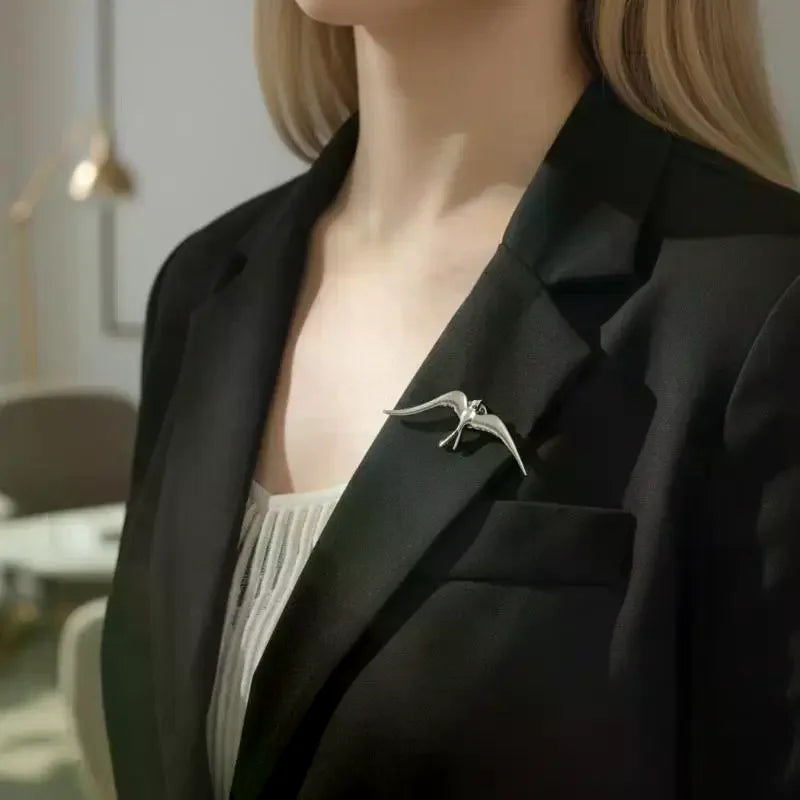 Stainless Steel Hummingbird Eagle Hawk Metal Brooch Animal Lapel Pins For Men Women Syrian National Emblem Badges Jewelry Gift Qme