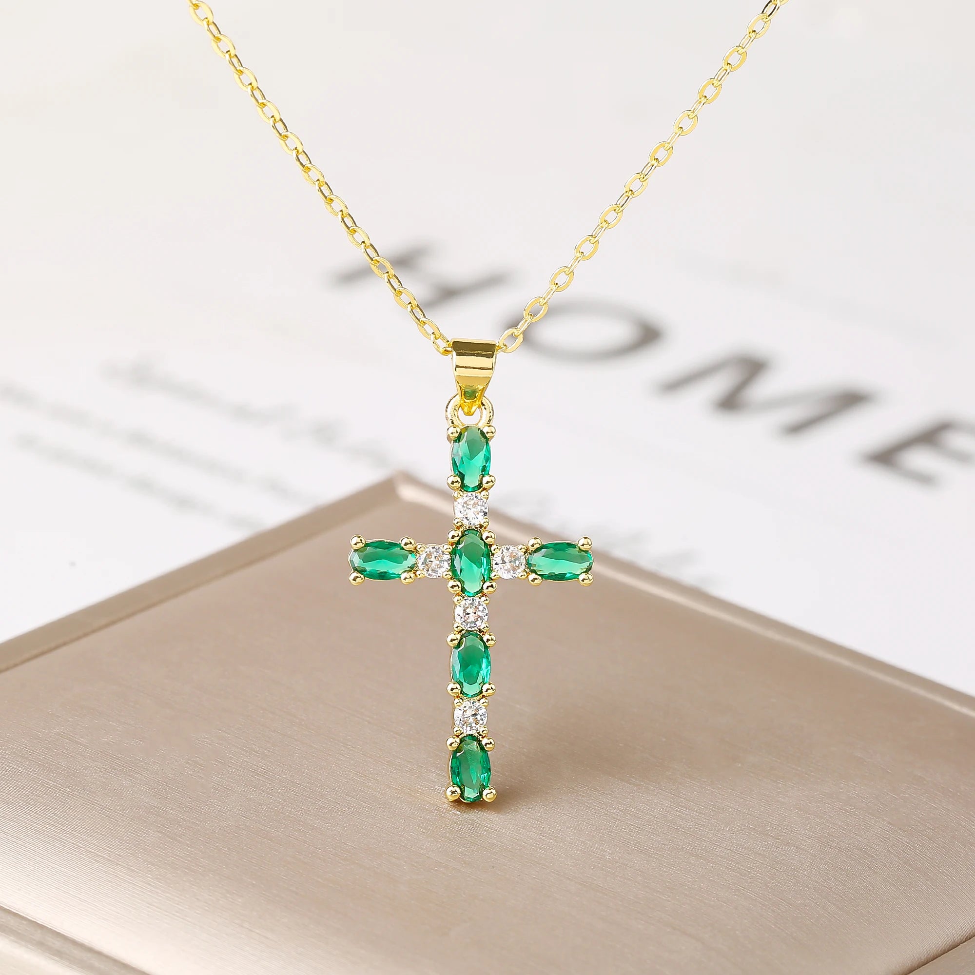 New Arrival Full-Zircon Crystal Cross Pendant Necklace Luxury for Men Women Daily Wear Party Religious Jewelry Christian Gift Qme 3 45cm