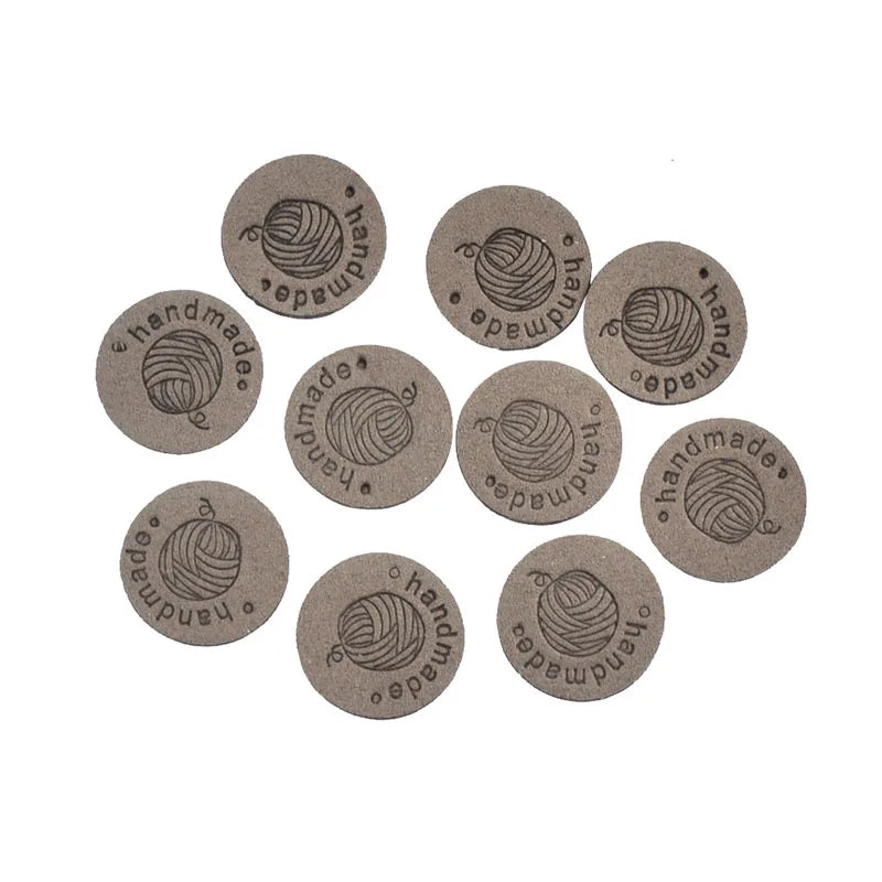 20Pcs 2.5cm Letter Embossed PU Leather Round Labels For Garments Bag Handmade Accessories Sewing Clothes Tags DIY Crafts c4011 Qme 10-20Pcs