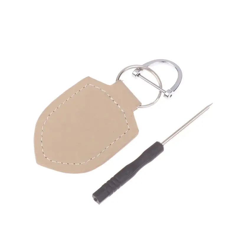 Car PU Leather Shield-Shaped Key Chain Key Ring Men And Women Bag Pendant Holiday Gift Auto Decorative Accessories Qme Beige