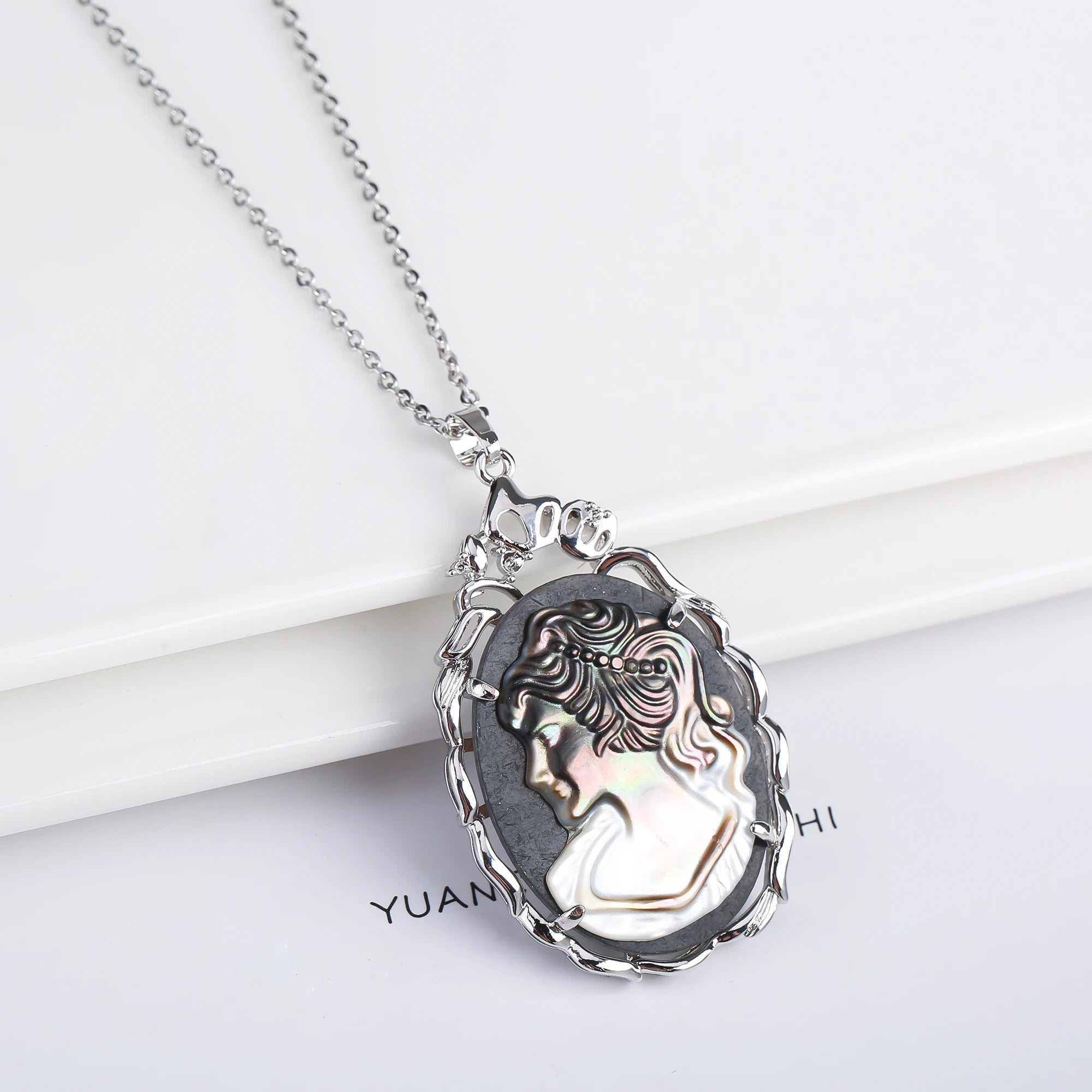 Hot Sale Natural Shell Girl Head Tree Of Life Charm Pendant Necklace For Women Light Luxury Jewelry Daily Party Birthday Gifts Qme A