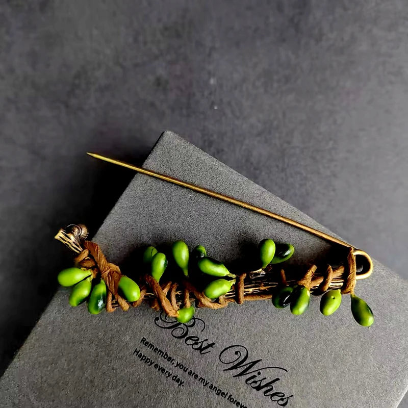 Large Brooches Entwined Simulated Fruit Plant Decoration Vintage Brooch Sweater Scarf Buckle Cardigan Suit Big Pin Qme