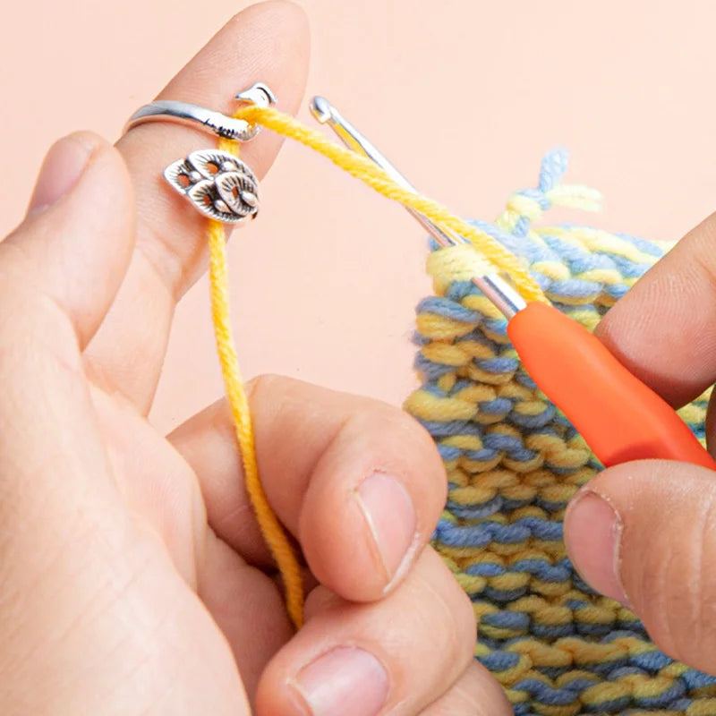 Adjustable Knitting Crochet Ring, Yarn Guide Finger Holder, Anti-Slip Tension Ring for Knitting Tools Qme