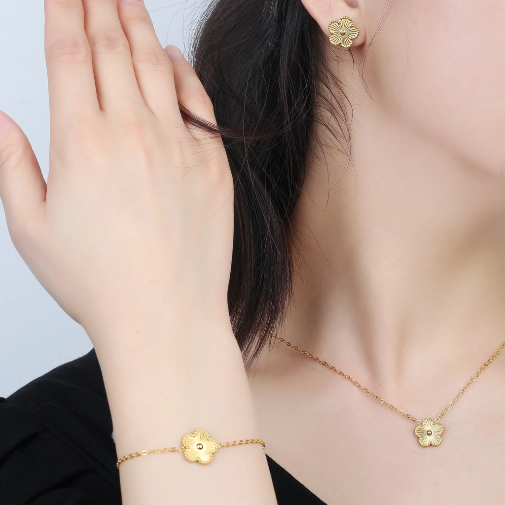 Simple 316L Stainless Steel Flower Five Leaf Necklace Bracelet Earrings 18K Gold Plated Jewelry Set For Women Girl Gift Clover Qme
