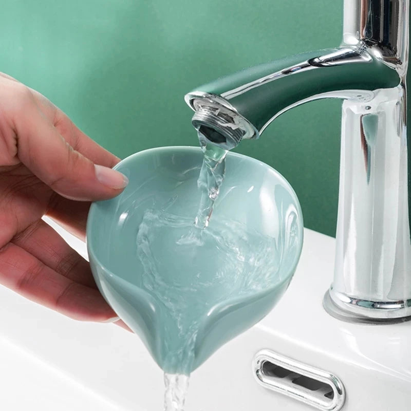 Leaf Design Drain Soap Box With Suction Cup Decorative Plastic Self Draining Bathroom Soap Tray Bathroom Organizers Storage Qme